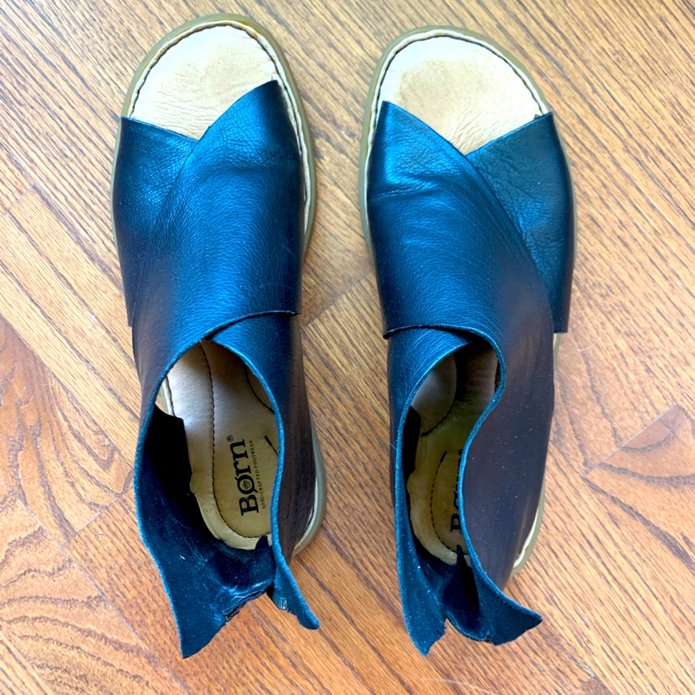 Born Iwa Black Sandals